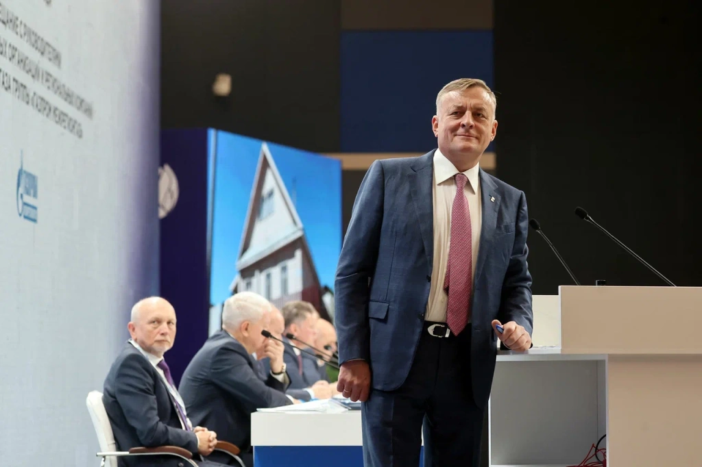 Выступление Сергея Густова.jpg Выступление Сергея Густова.jpg